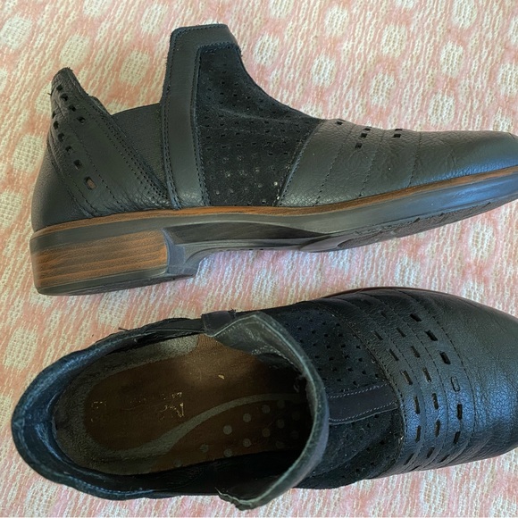 NAOT Comfort Rivotra Leather Chelsea Ankle Black Boots size 36 euro (5.5-6) - Picture 1 of 3